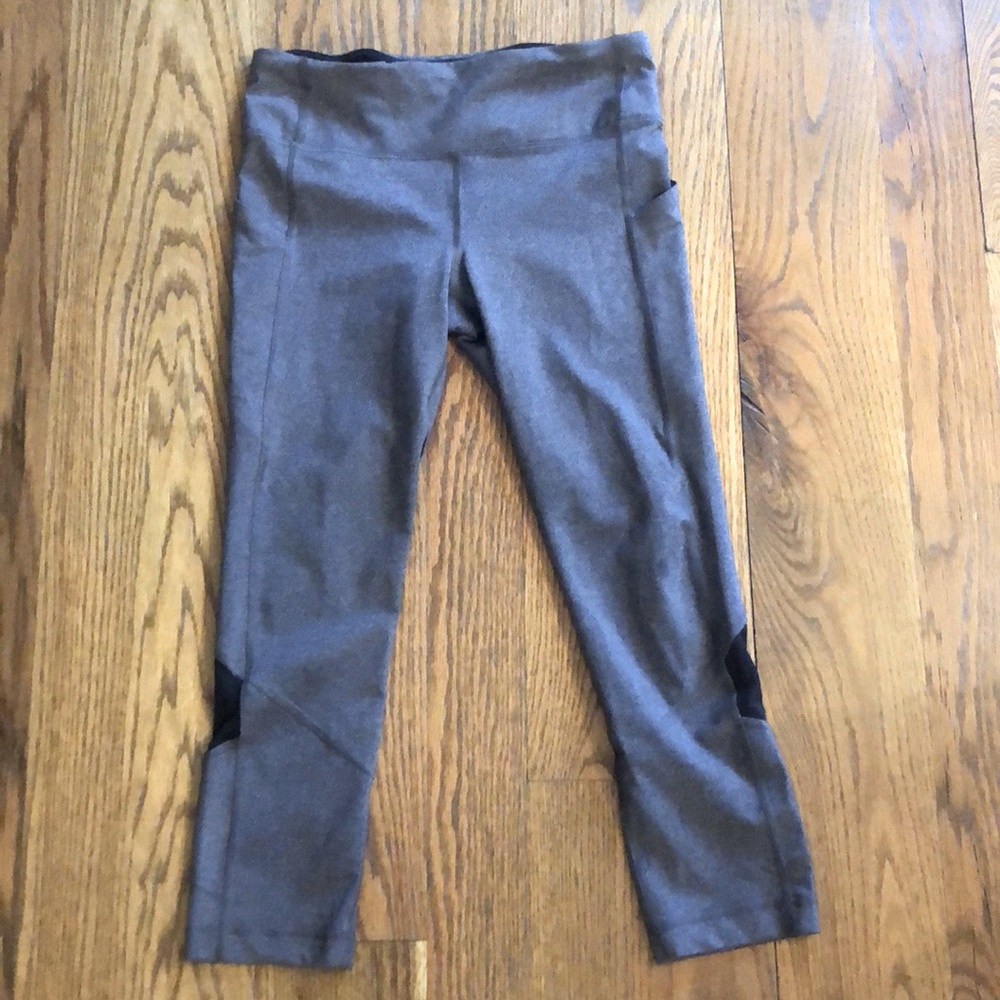 Lululemon cropped workout pants, size 6
